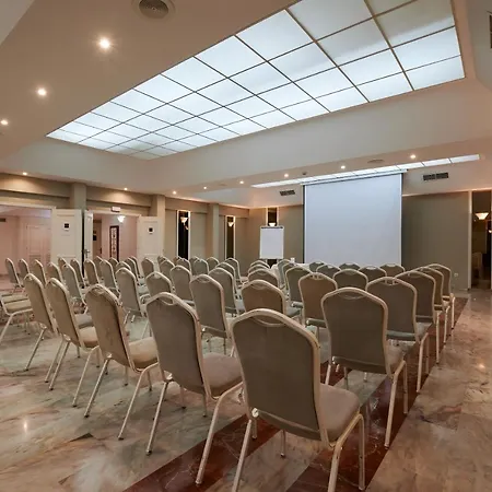 Crisol Jardines De Кордова
